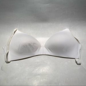 White Uniqlo wireless bra 30/32 C